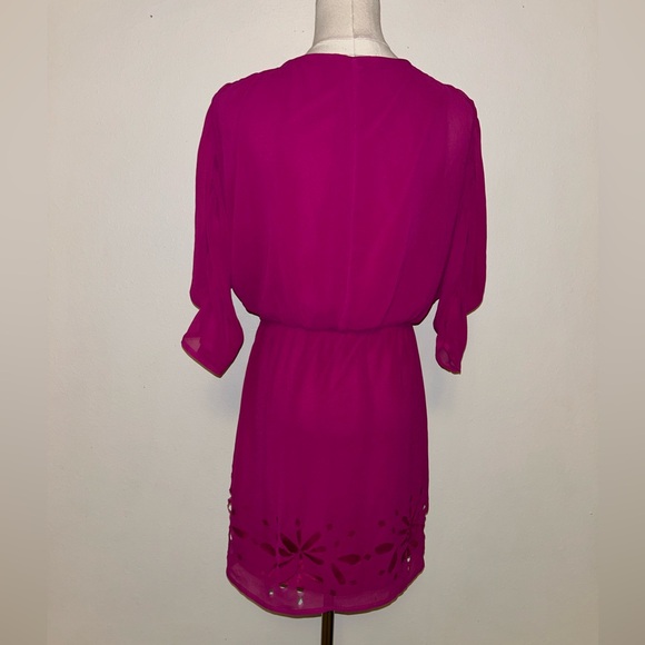 💕Gianni Bini Laser Cut Overlay Mini Dress💕 - Picture 3 of 9